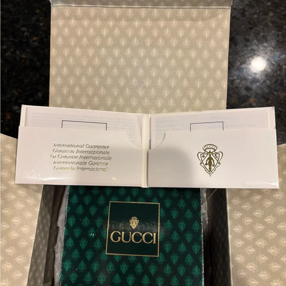 Gucci Gold Timepiece with Interchangeable Bezels - Picture 8 of 9